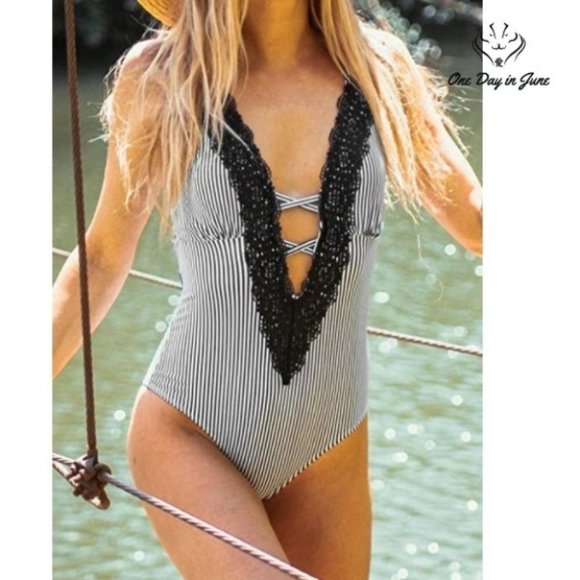 Cupshe Vintage Lace One Piece - Picture 1 of 3